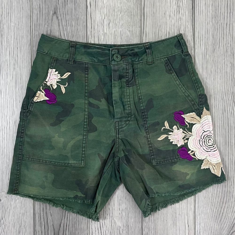 Free People Size 0 Embroidered Floral Camo Boho Cotton High Rise Bermuda Shorts
